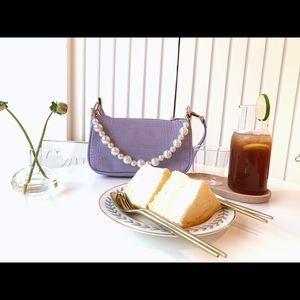 Moonlowa lavender pearl baguette